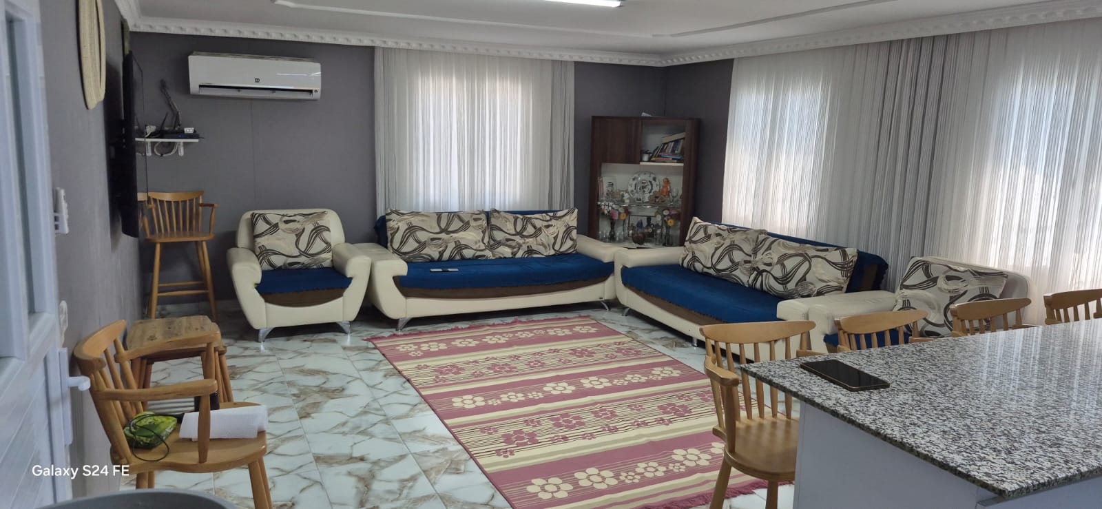 OSMANİYE YAVERPAŞA'DA YOL KENARI 2+1 EV, İŞ YERİ VE KAPALI AHIR