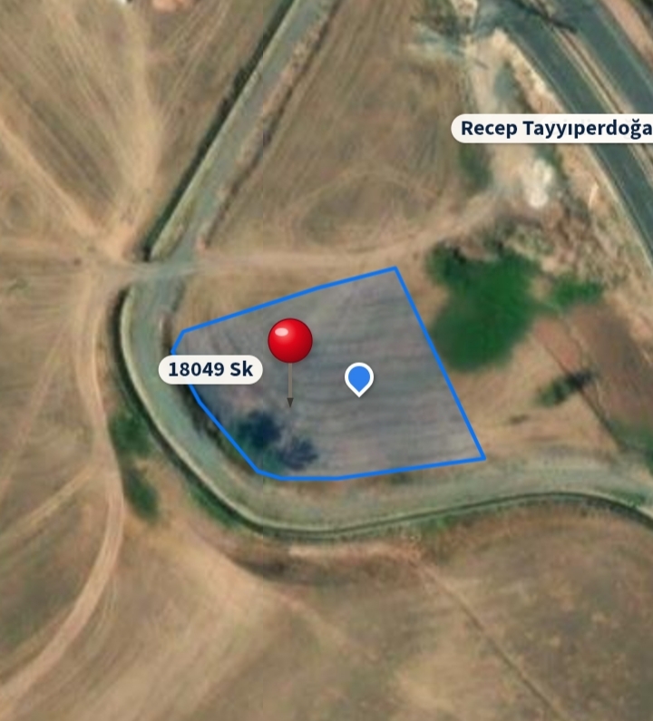OSMANİYE MERKEZ YAVERPAŞA'DA 3.000 m² ARSA İÇERİSİNDE SATILIK 332 m² HİSSE